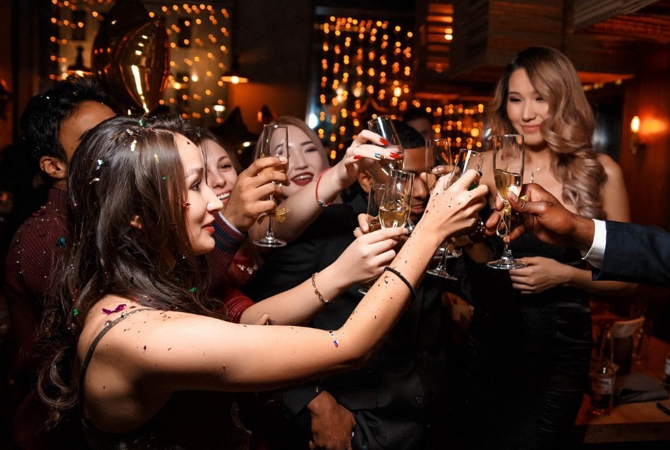 Internetda kuchli ayol orgazmlari videolarini tomosha qiling